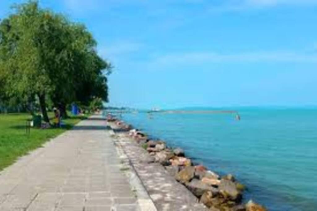 Lido Di Siofok - Aranypart - Minden 1 Percre! Apartment ภายนอก รูปภาพ