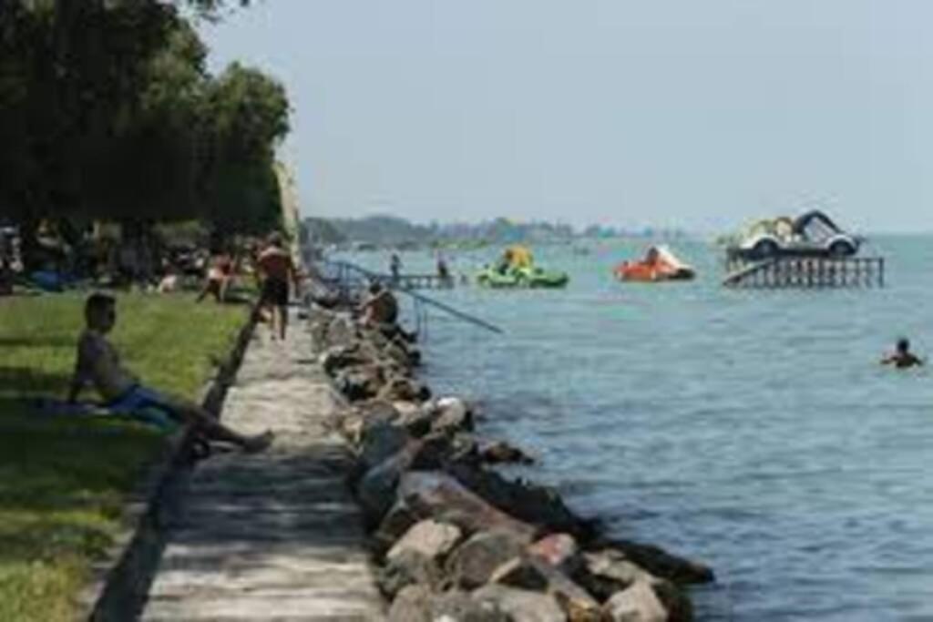Lido Di Siofok - Aranypart - Minden 1 Percre! Apartment ภายนอก รูปภาพ